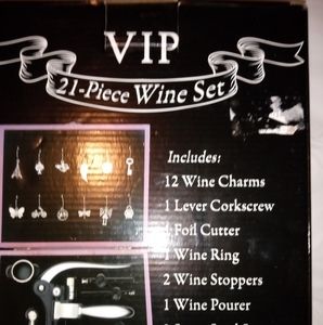 VIP 21 piece Wine Set. New in box